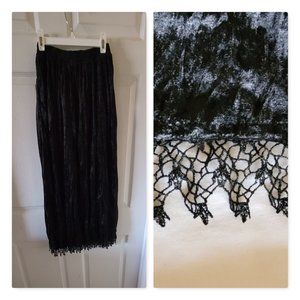 Rampage crushed velvet crinkle skirt w lace edging